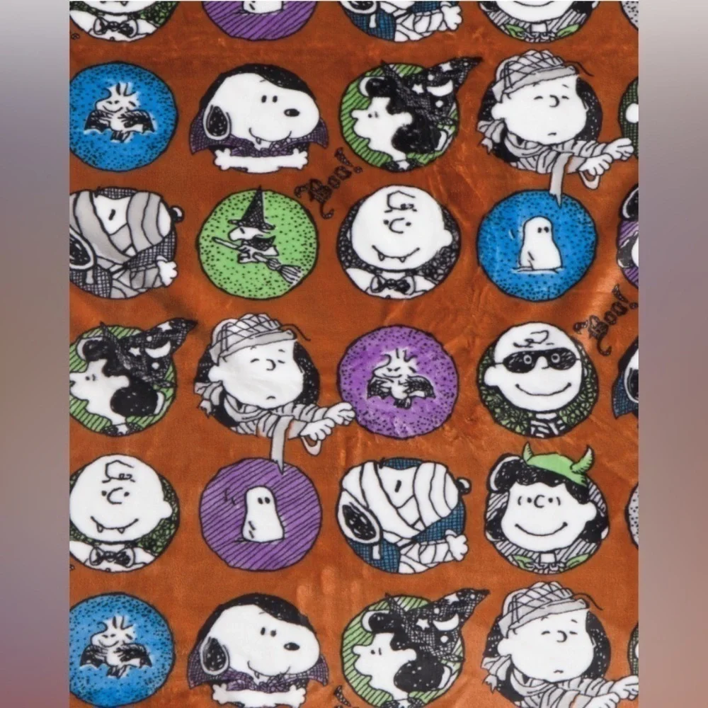 PEANUTS CHARACTERS HALLOWEEN CIRCLES 50 X 70 PLUSH THROW